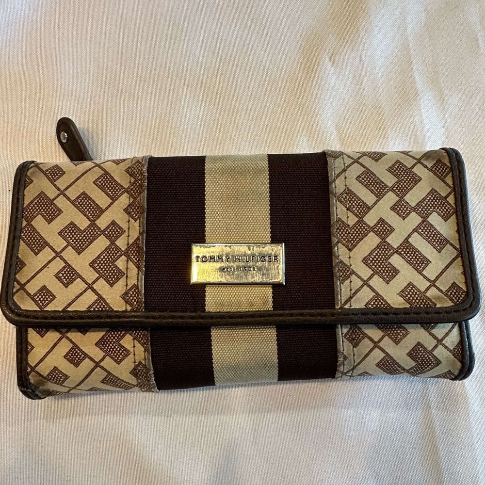 Tommy Hilfiger Chocolate and Beige Wallet with Navy Interior